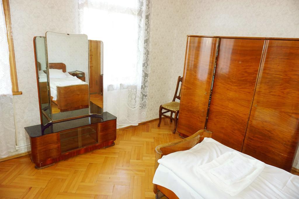 Guesthouse Zedafoni Zestafoni Ngoại thất bức ảnh