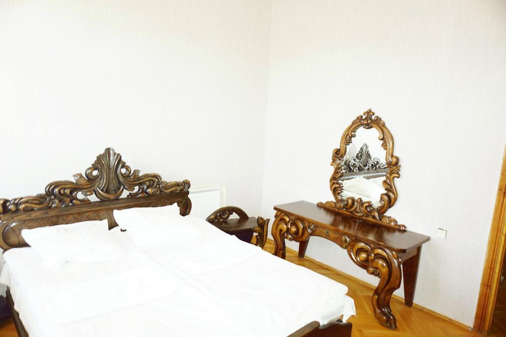 Guesthouse Zedafoni Zestafoni Ngoại thất bức ảnh