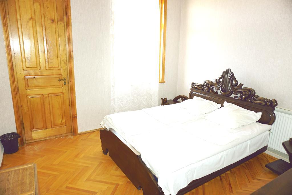 Guesthouse Zedafoni Zestafoni Ngoại thất bức ảnh