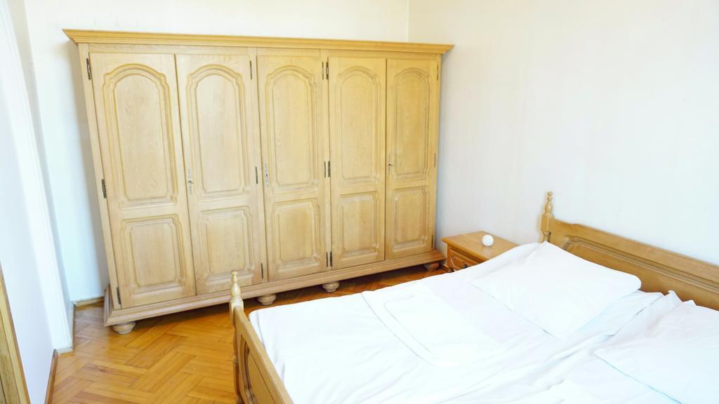 Guesthouse Zedafoni Zestafoni Ngoại thất bức ảnh