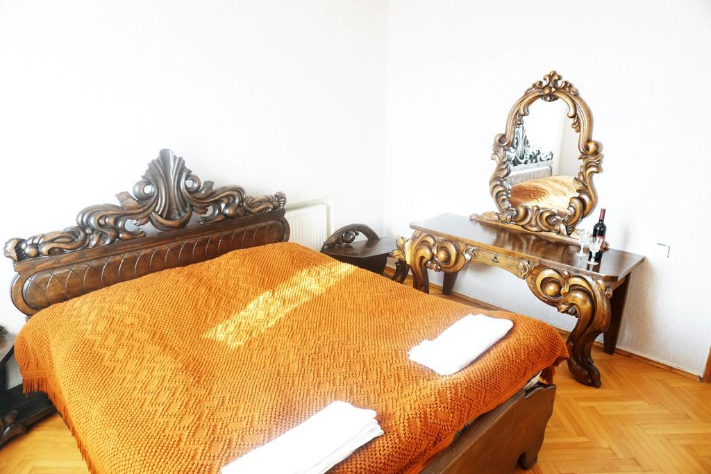 Guesthouse Zedafoni Zestafoni Ngoại thất bức ảnh