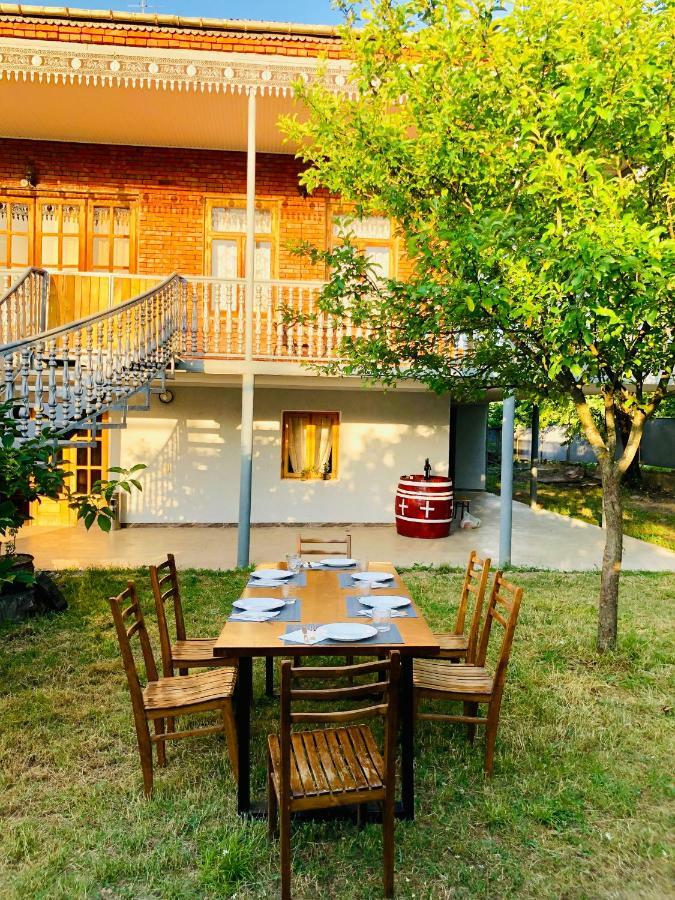 Guesthouse Zedafoni Zestafoni Ngoại thất bức ảnh