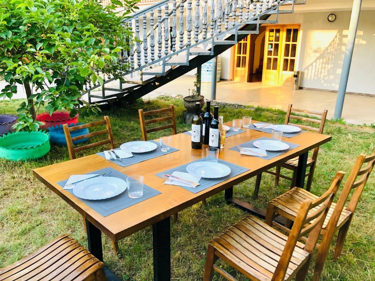 Guesthouse Zedafoni Zestafoni Ngoại thất bức ảnh
